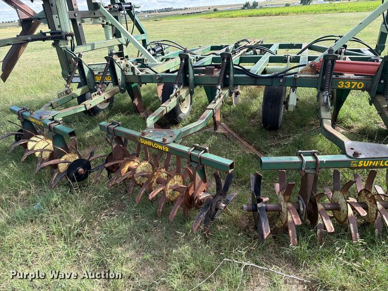 image for item EW4398 Sunflower 3370-33 sweep plow