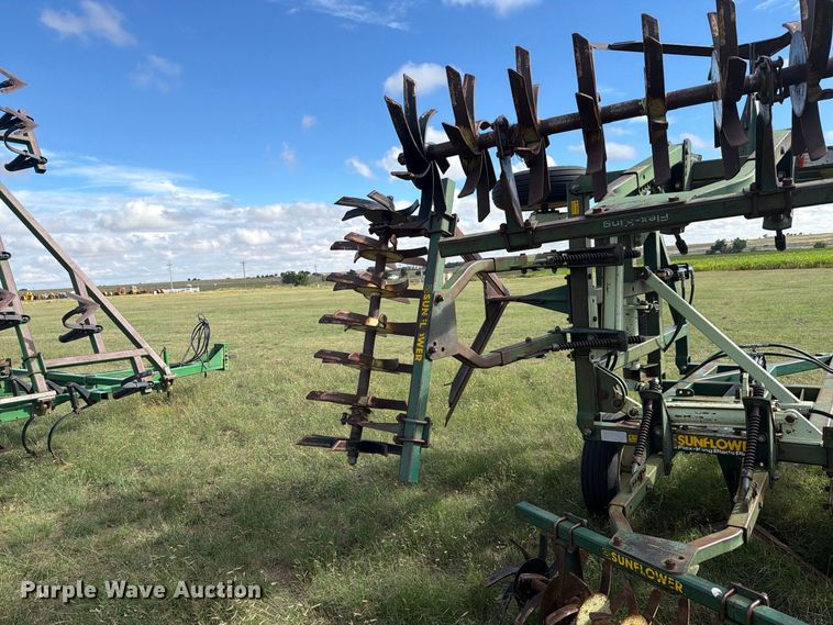 image for item EW4398 Sunflower 3370-33 sweep plow