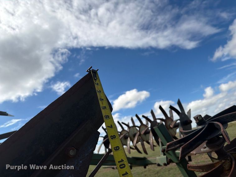 image for item EW4398 Sunflower 3370-33 sweep plow