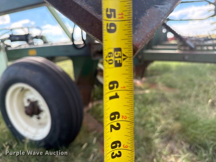 image for item EW4398 Sunflower 3370-33 sweep plow