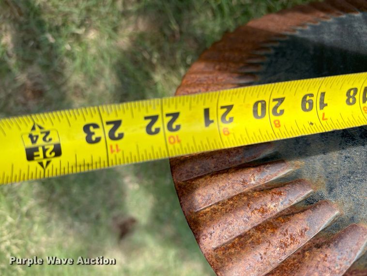 image for item EW4398 Sunflower 3370-33 sweep plow