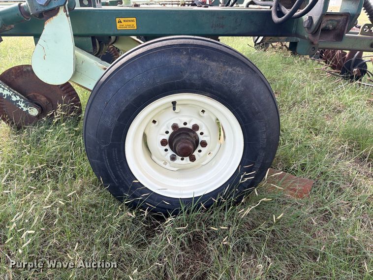 image for item EW4398 Sunflower 3370-33 sweep plow
