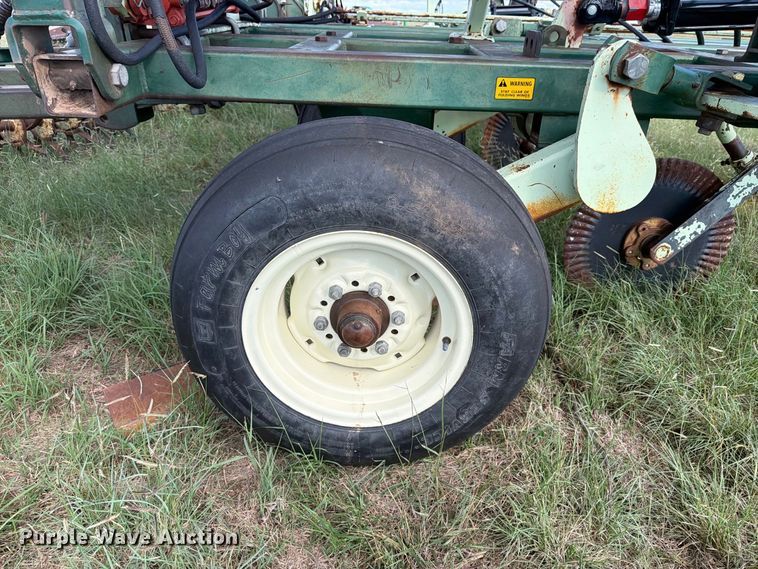 image for item EW4398 Sunflower 3370-33 sweep plow