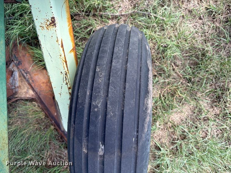 image for item EW4398 Sunflower 3370-33 sweep plow