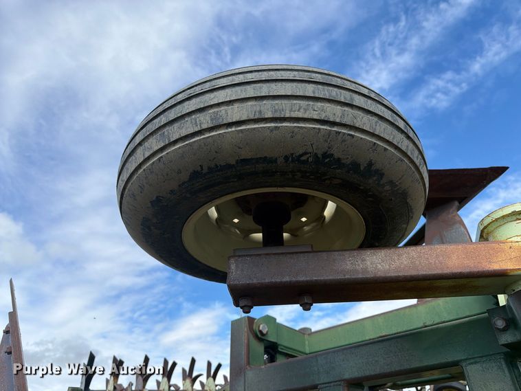 image for item EW4398 Sunflower 3370-33 sweep plow