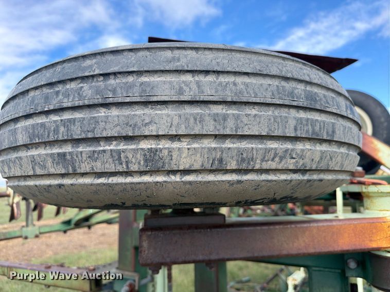 image for item EW4398 Sunflower 3370-33 sweep plow