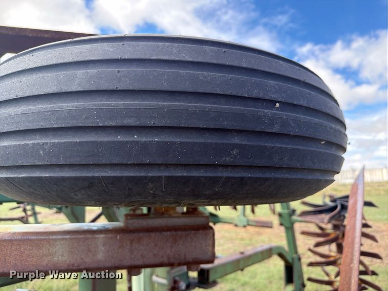 image for item EW4398 Sunflower 3370-33 sweep plow