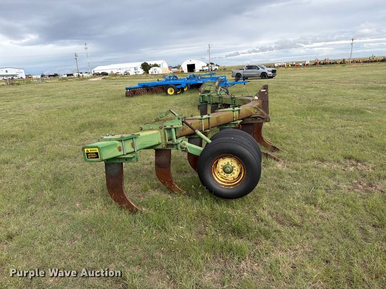 image for item EW4402 John Deere E0900 V-ripper