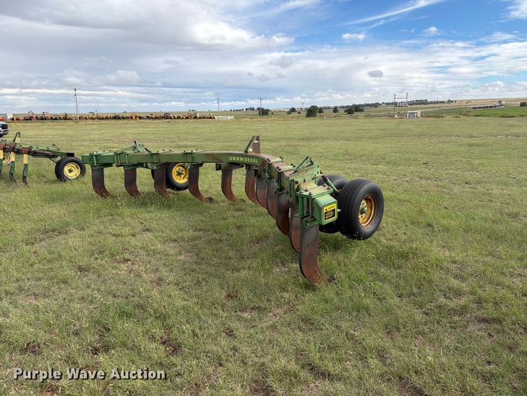 image for item EW4402 John Deere E0900 V-ripper