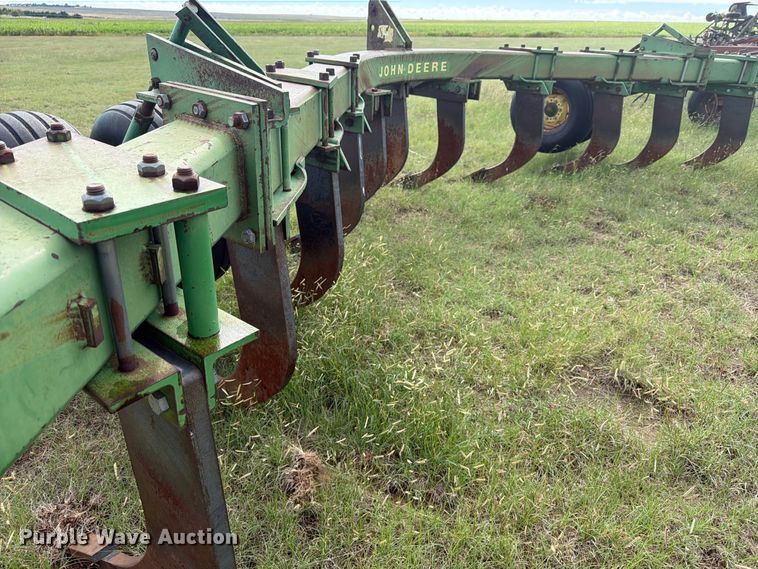 image for item EW4402 John Deere E0900 V-ripper
