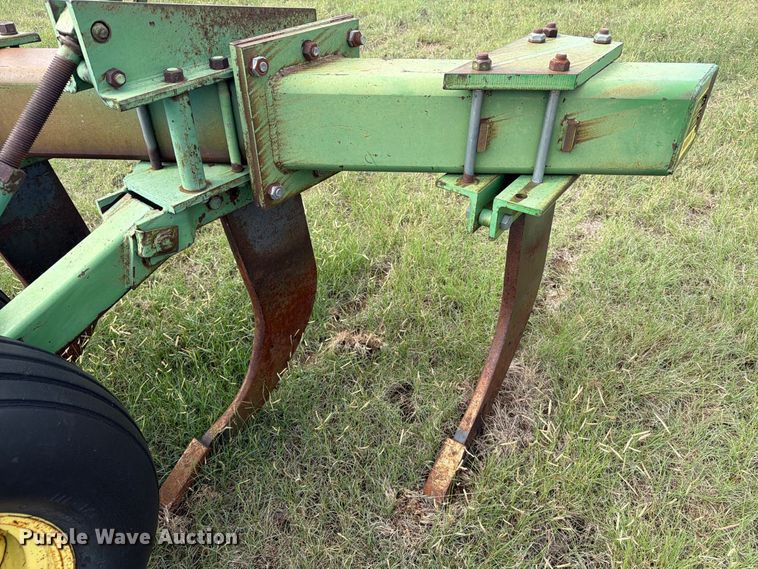 image for item EW4402 John Deere E0900 V-ripper