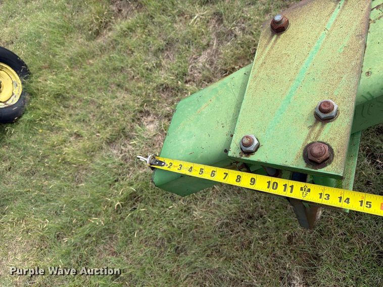 image for item EW4402 John Deere E0900 V-ripper