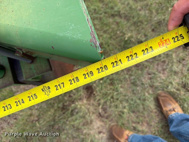 image for item EW4402 John Deere E0900 V-ripper
