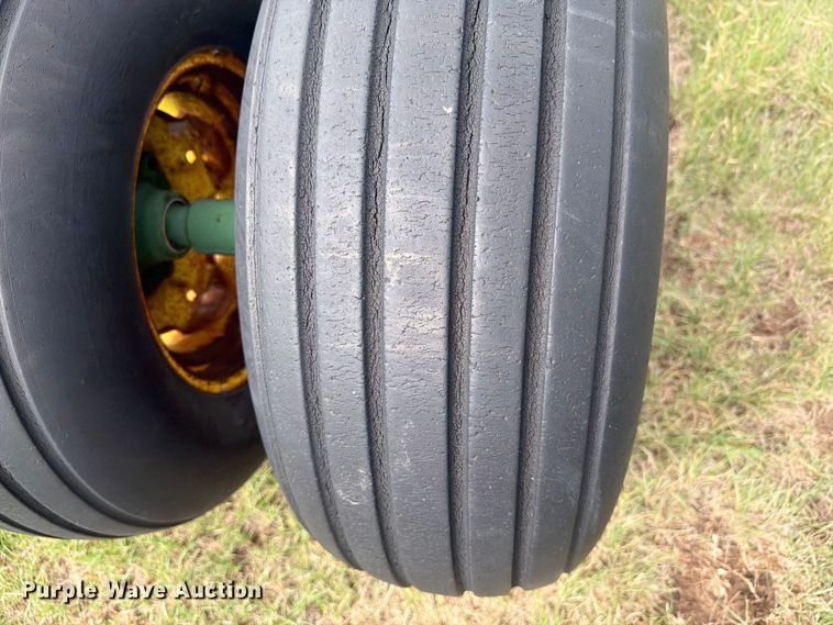 image for item EW4402 John Deere E0900 V-ripper