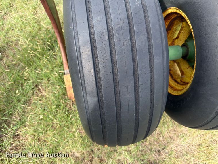 image for item EW4402 John Deere E0900 V-ripper