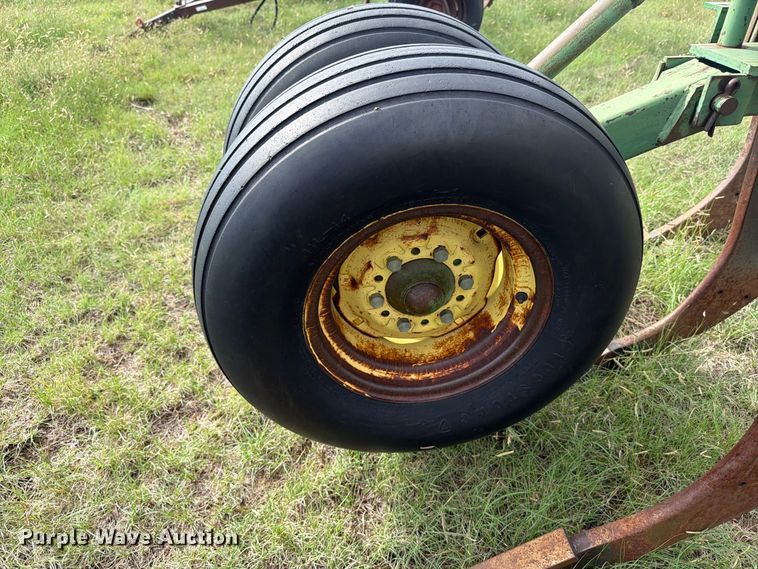 image for item EW4402 John Deere E0900 V-ripper