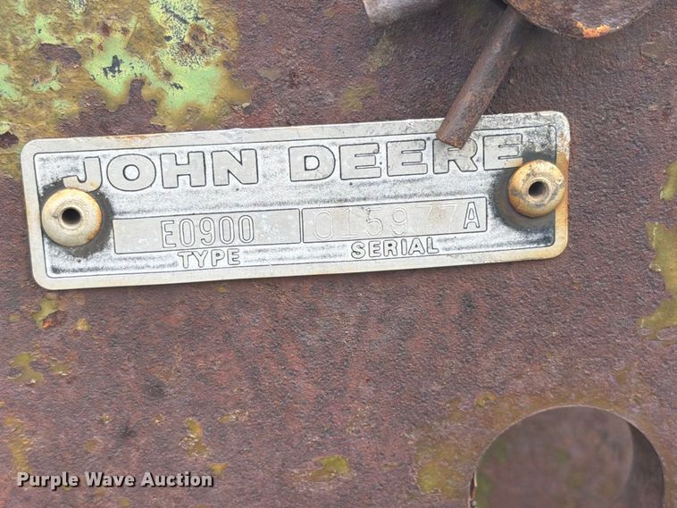 image for item EW4402 John Deere E0900 V-ripper