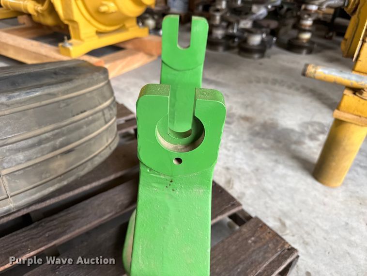 image for item EW4405 John Deere tricycle tractor front end