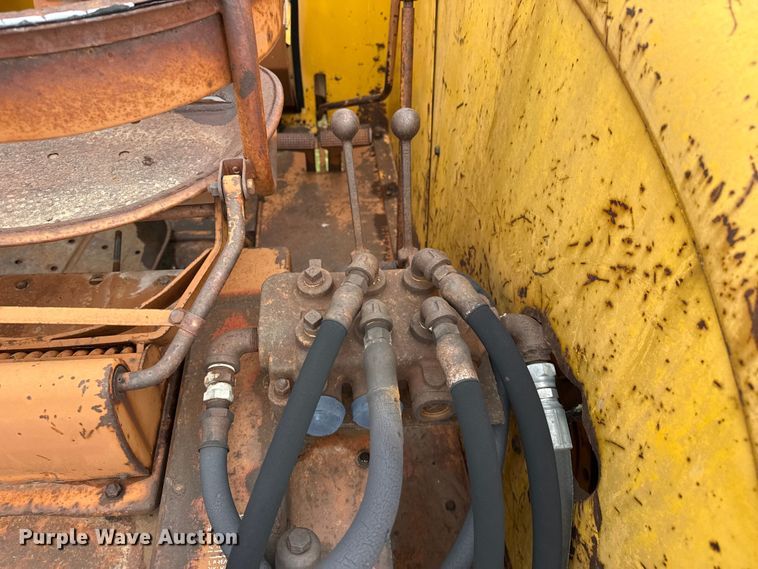 image for item EW4407 1966 Minneapolis Moline G-1000 tractor