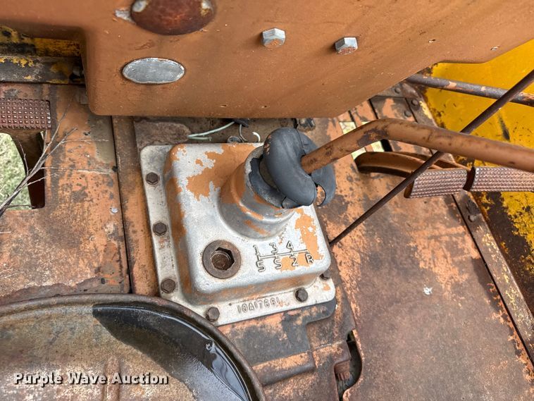 image for item EW4407 1966 Minneapolis Moline G-1000 tractor