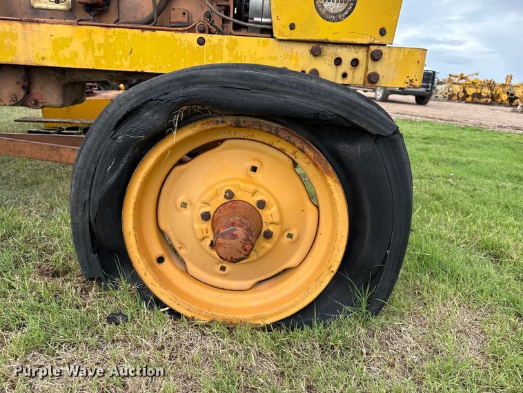 image for item EW4407 1966 Minneapolis Moline G-1000 tractor