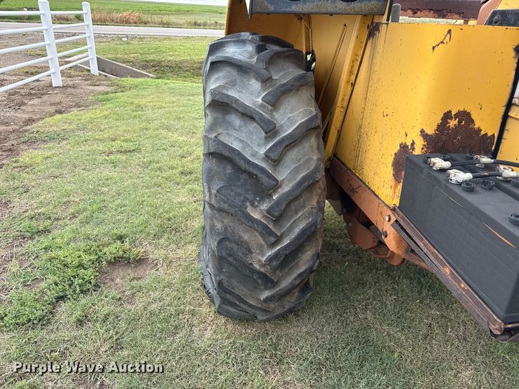 image for item EW4407 1966 Minneapolis Moline G-1000 tractor