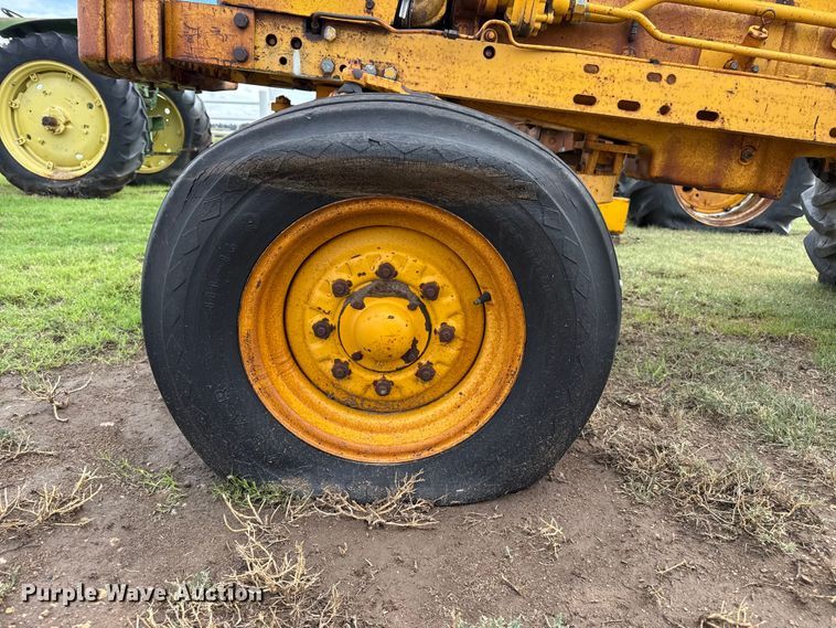 image for item EW4408 1967 Minneapolis Moline G-900 tractor
