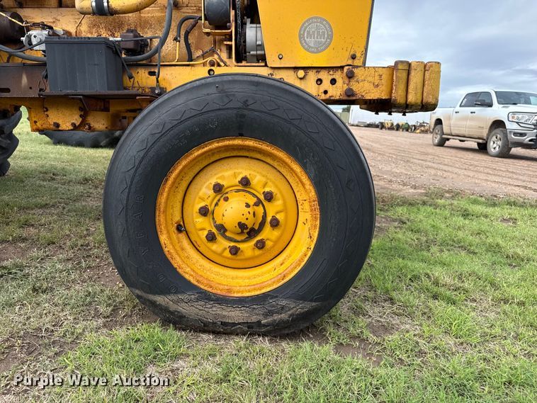 image for item EW4408 1967 Minneapolis Moline G-900 tractor