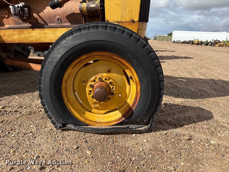 image for item EW4411 Minneapolis Moline G705 tractor