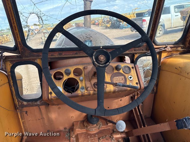 image for item EW4413 Minneapolis Moline G VI tractor