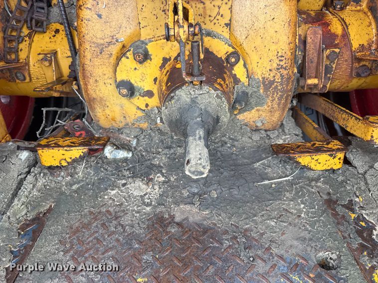 image for item EW4419 1948 Minneapolis Moline UTS tractor