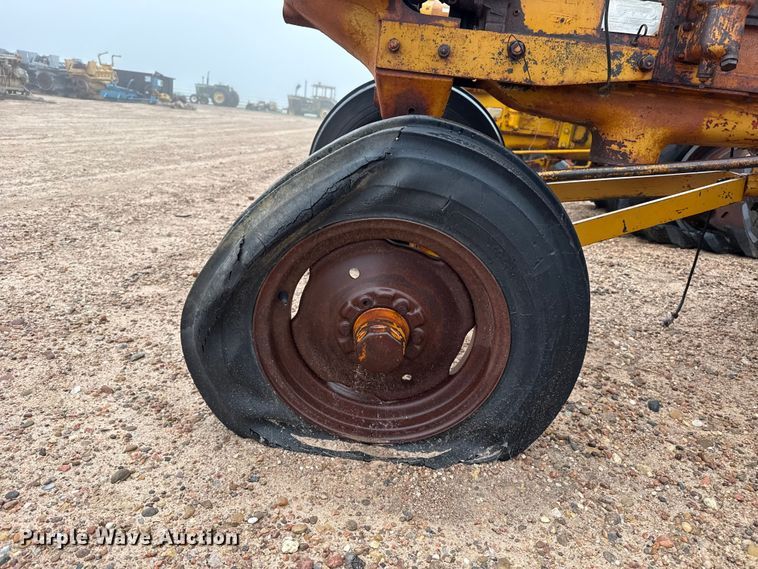image for item EW4419 1948 Minneapolis Moline UTS tractor