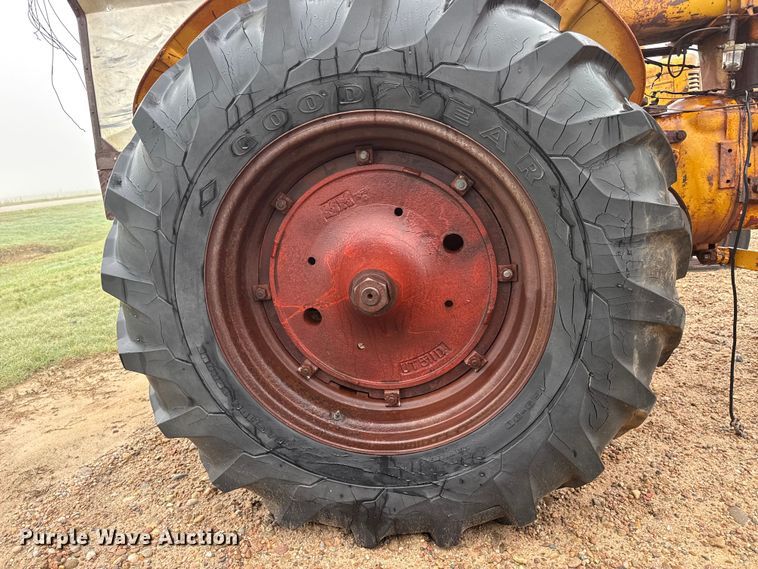 image for item EW4419 1948 Minneapolis Moline UTS tractor