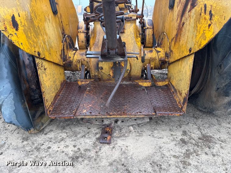 image for item EW4420 1948 Minneapolis Moline UTS tractor