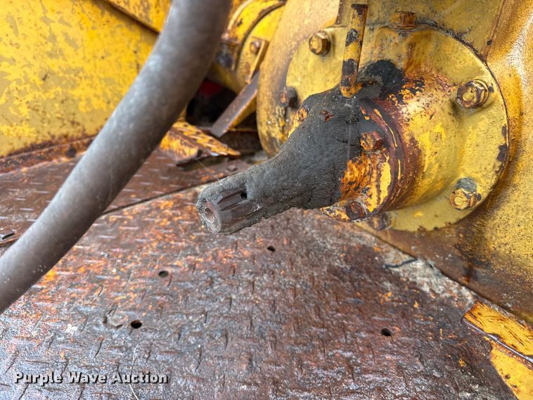 image for item EW4420 1948 Minneapolis Moline UTS tractor
