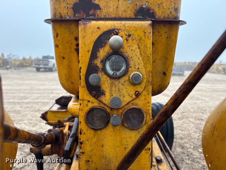 image for item EW4420 1948 Minneapolis Moline UTS tractor
