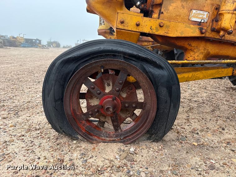 image for item EW4420 1948 Minneapolis Moline UTS tractor