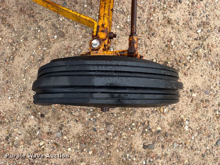 image for item EW4420 1948 Minneapolis Moline UTS tractor