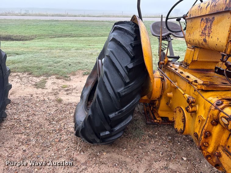 image for item EW4420 1948 Minneapolis Moline UTS tractor