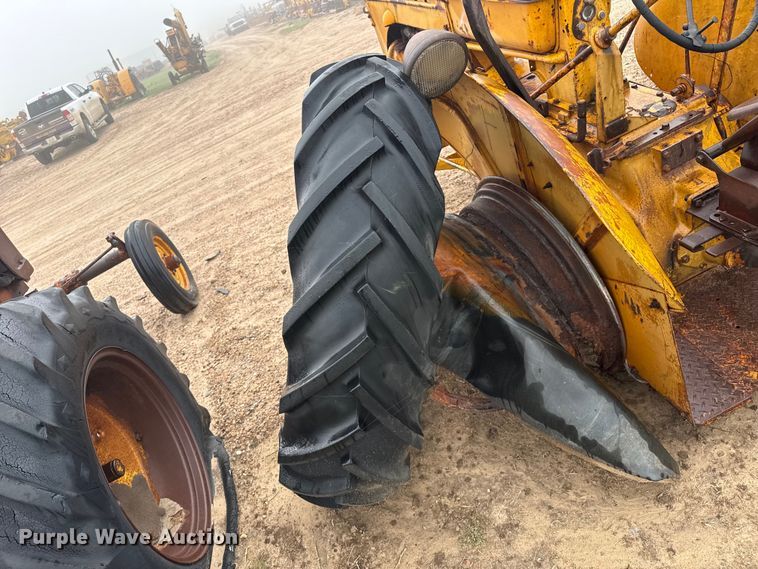 image for item EW4420 1948 Minneapolis Moline UTS tractor