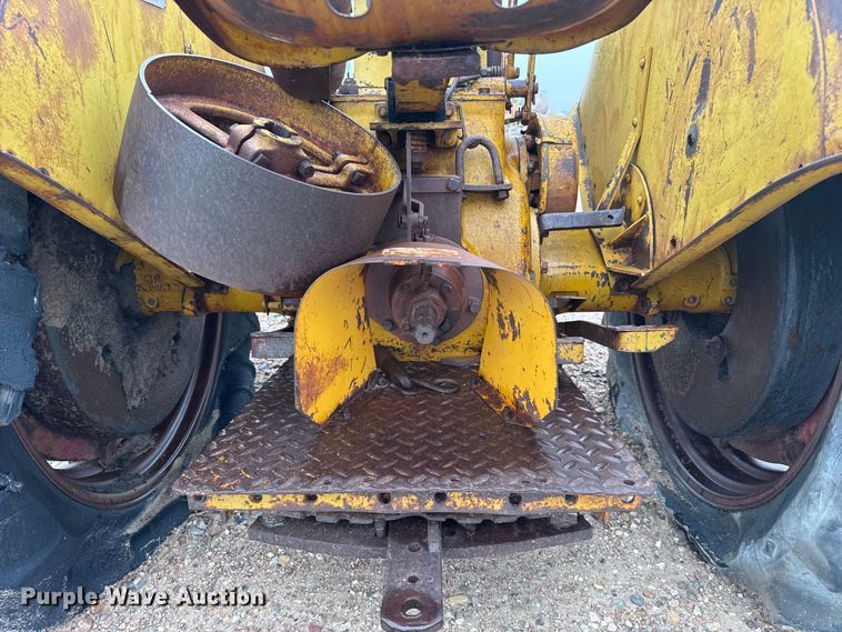 image for item EW4423 1940 Minneapolis Moline UTU tractor