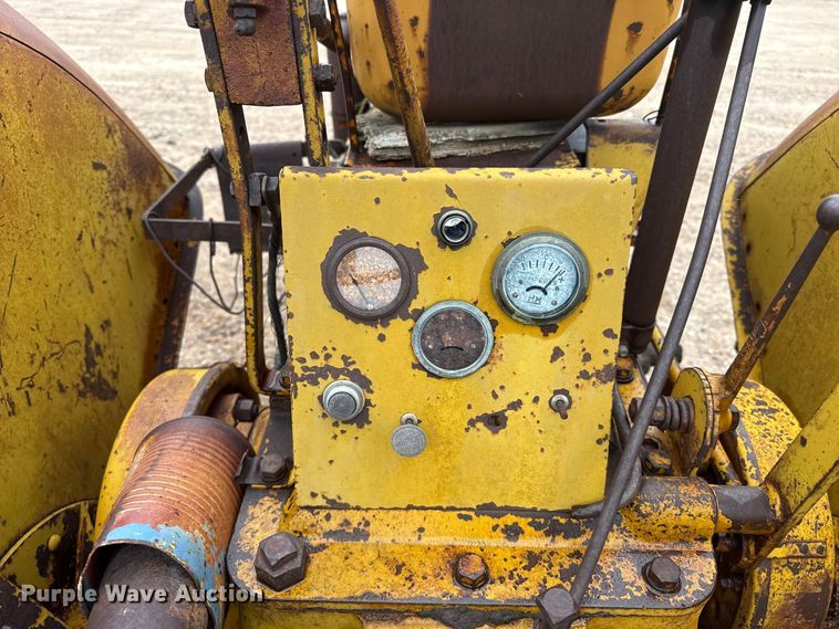 image for item EW4423 1940 Minneapolis Moline UTU tractor