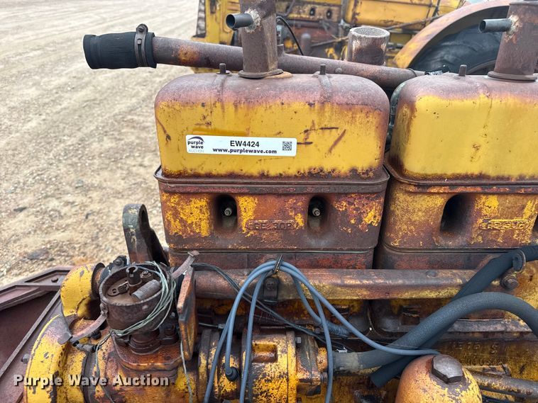 image for item EW4424 1949 Minneapolis Moline UTS tractor