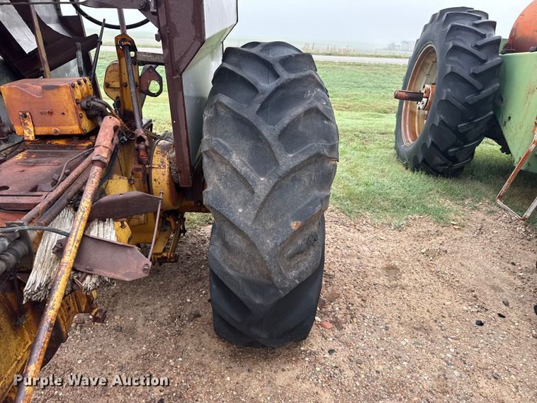 image for item EW4424 1949 Minneapolis Moline UTS tractor