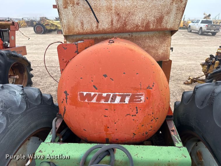 image for item EW4425 1971 Oliver 2655 4WD tractor