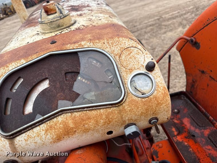 image for item EW4427 1959 Case 900-B tractor