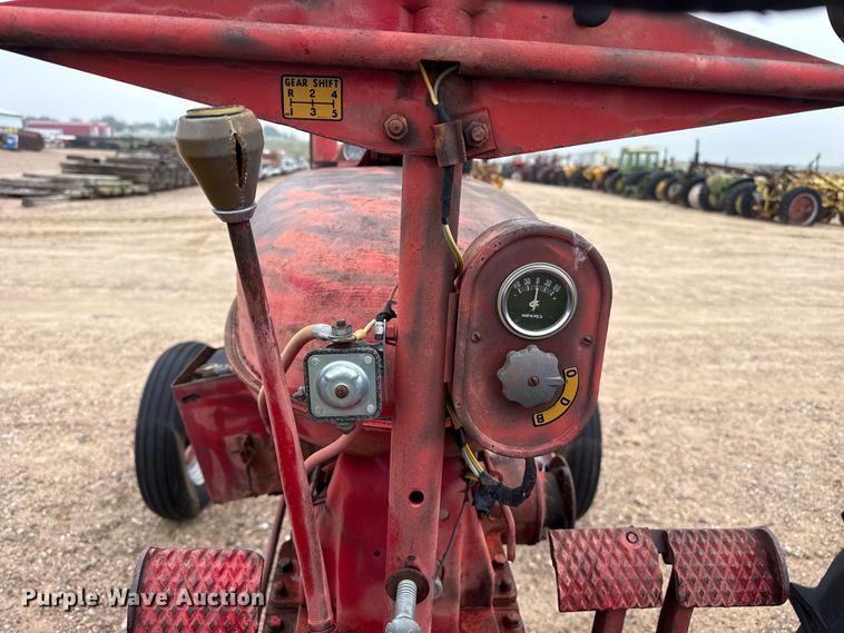 image for item EW4432 McCormick Farmall H tractor