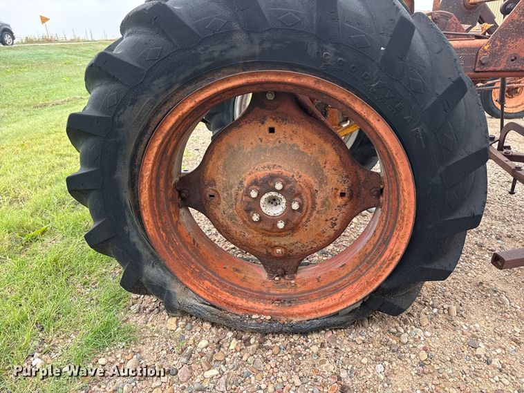 image for item EW4433 B.F. Avery A tractor