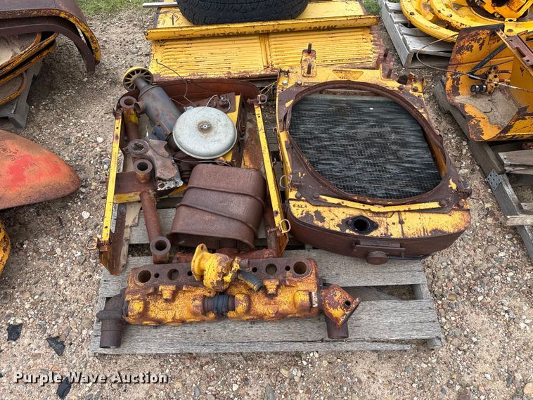 image for item EW4433 B.F. Avery A tractor