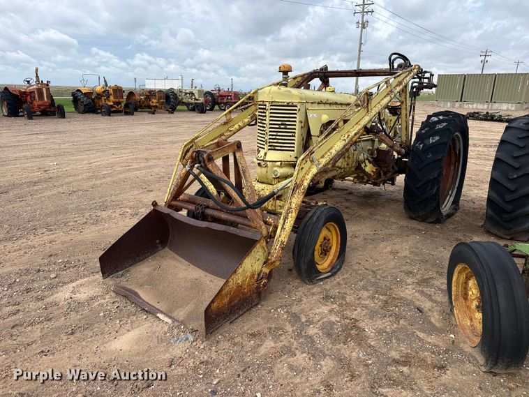 Minneapolis Moline UTU tractor